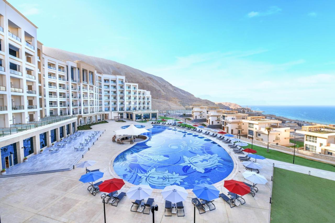 Tolip Resort El Galala Hills عين السخنة المظهر الخارجي الصورة The swimming pool at the resort