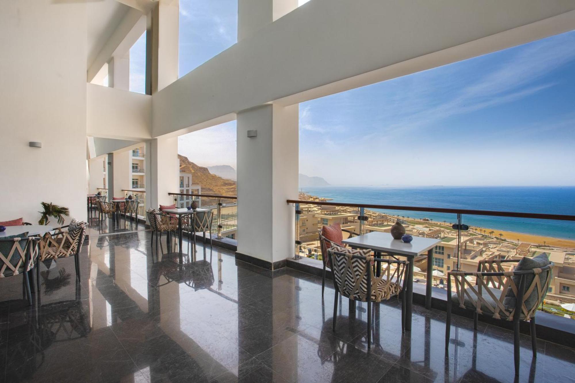 Tolip Resort El Galala Hills عين السخنة المظهر الخارجي الصورة The restaurant at the hotel